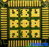 這也是不好的通孔設計，但部份通孔已經用綠漆(mask)蓋上，但仍有部份通孔未塞孔。 