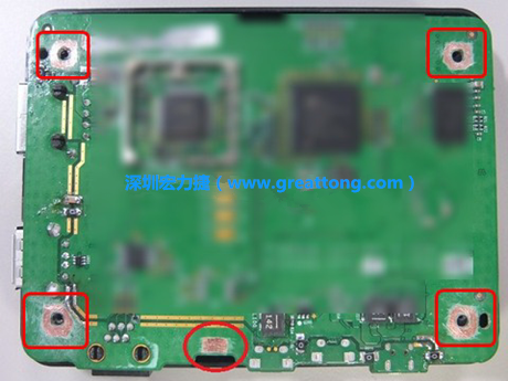 手動去綠漆。使用傳統的刀片去除綠漆后的效果。