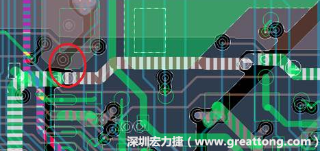 慢慢確認CAF發生的位置后，可以配合Gerber查看PCB的結構是否有通孔太近或是線路太近的問題。