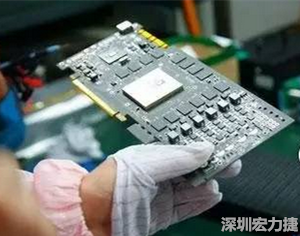 在當前的產業鏈整合和協同發展創新的戰略轉型期，PCB高密度化和PCB新功能化和智能化，輕、薄、細、小的發展帶來的產品散熱、精密布局、封裝設計等也為上游CCL產業的創新提出了更為嚴苛的要求。