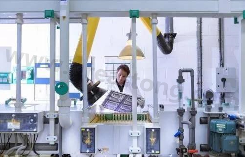 理想狀態下自動化生產線大約能節省傳統企業50%的人力成本，良率可提升至98%。