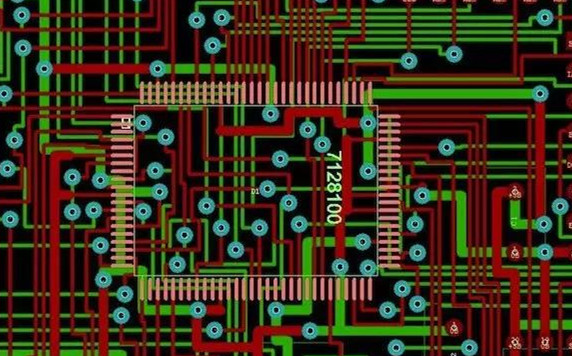 圖1：兩種PCB模型的部分電路。頂圖：傳統設計版本。