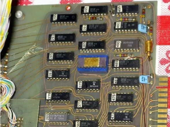 1972年開發的一塊基于Intel 8008的計算機中的印刷電路板。(資源來源：DigiBarn計算機博物館)